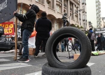 El Gobierno habilitará importaciones de neumáticos si mañana no se resuelve el conflicto sindical