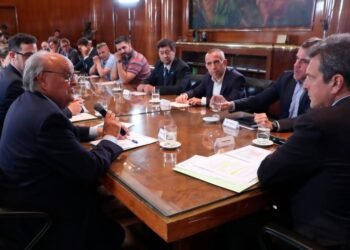 Empresarios advierten que sólo hay neumáticos para 10 días