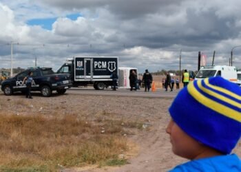 Murió una mujer y hay 19 heridos tras el vuelco de un micro con hinchas de Boca