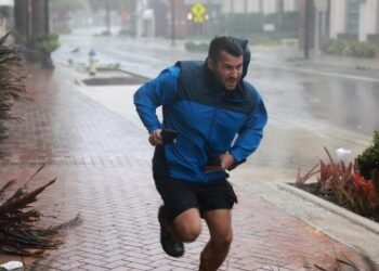 Al menos 8 muertos y ciudades devastadas tras el paso del huracán Ian por Florida