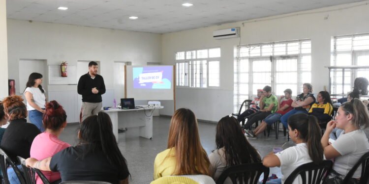 Nuevo taller de currículum vitae en el CIC de barrio Zazpe