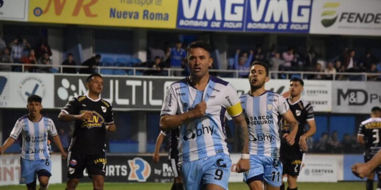 Atlético lo liquidó con una ráfaga y festeja la salvación