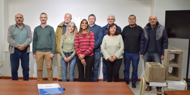 UTN firmó convenio con empresas locales para desarrollar ecoladrillos