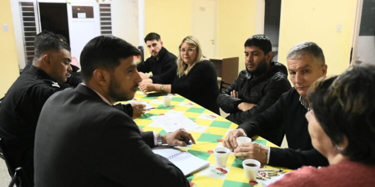 Foro de seguridad para vecinos de barrios Villa Dominga e Italia