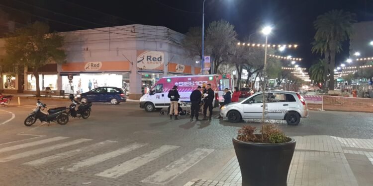 Motociclista herida tras un choque en pleno centro