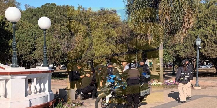 Robó perfumes y no fue lejos: lo detuvieron en la plaza 25 de Mayo