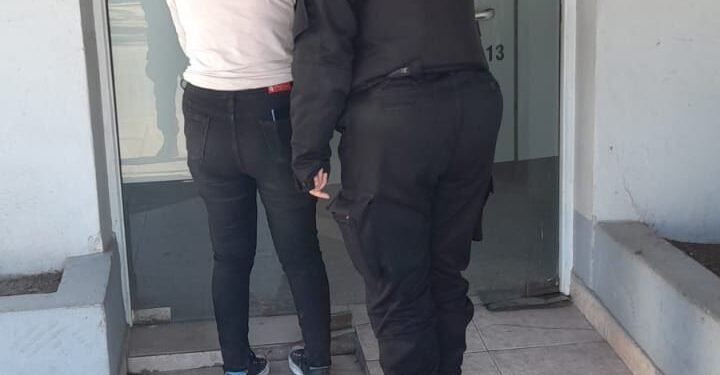 Detuvieron a una joven que tenía pedido de captura