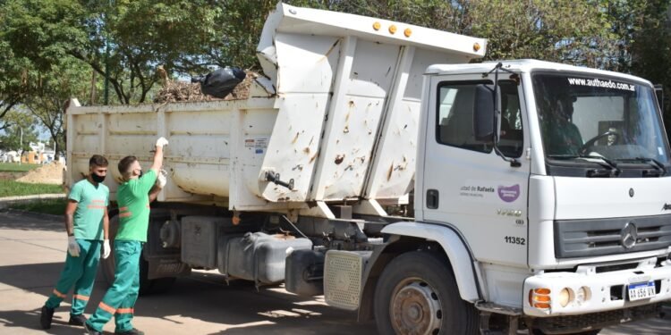 Recolección de residuos de patio en el sector 3