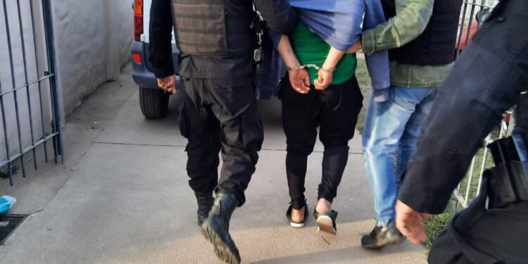 Un detenido y secuestro de arma blanca en Frontera