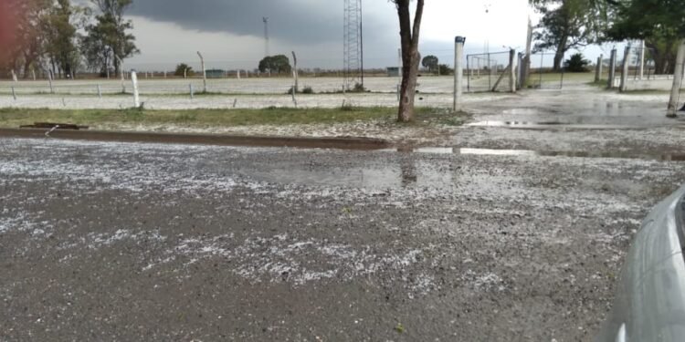 Cayó granizo en varias localidades de la región