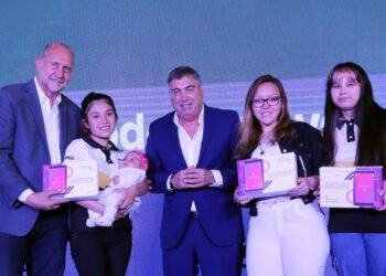 Provincia y Nación comenzaron con la entrega de más de 5.000 tablets en todo el territorio santafesino