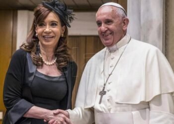 Francisco se solidarizó con Cristina y pidió que «prevalezcan los valores democráticos»