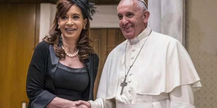 Francisco se solidarizó con Cristina y pidió que «prevalezcan los valores democráticos»