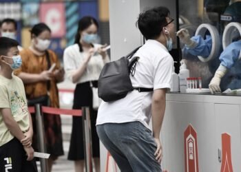 China confinó una ciudad de 20 millones de habitantes por nuevo brote de coronavirus