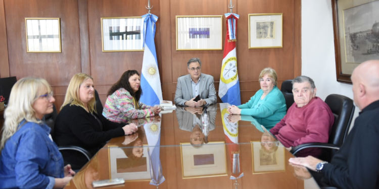 Castellano recibió a escritores rafaelinos