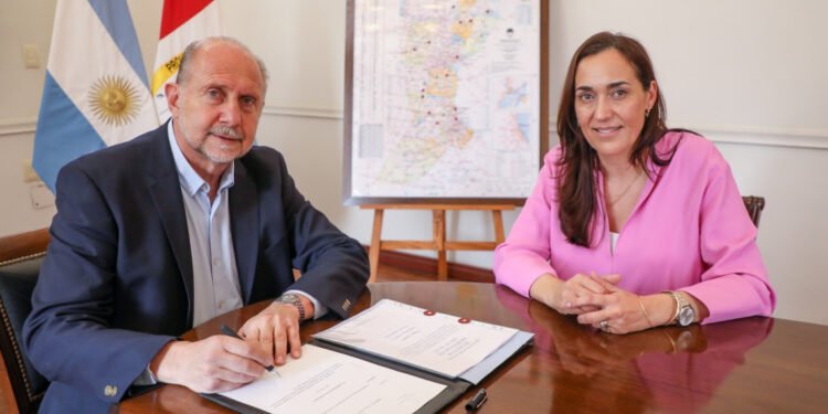 Perotti promulgó la ley que propone la ampliación del Parque Nacional Islas de Santa Fe