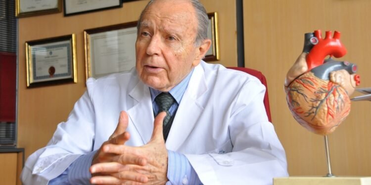 Murió Domingo Liotta, creador del primer corazón artificial y médico de Perón