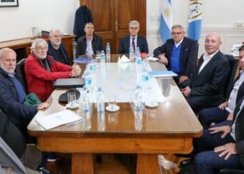Primer acercamiento con gremios estatales, por ahora sin propuesta salarial