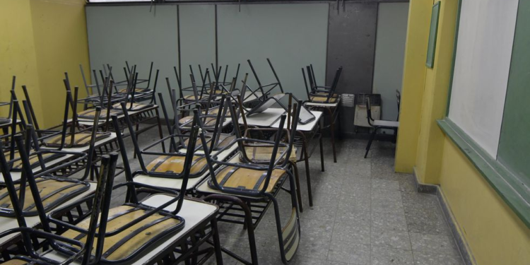Desafío del gobierno a Amsafe: abren escuelas y maestros que den clases no tendrán descuentos