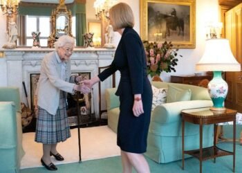 Truss rindió homenaje a Isabel II y llamó a apoyar al heredero del trono
