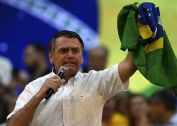 Bolsonaro agita el fantasma del fraude: «Si no gano con el 60% es porque hay algo raro»