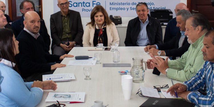 Se concretó la primera reunión de paritarias con docentes provinciales
