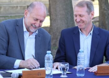 Perotti firmó convenio para la pavimentación de una calle troncal de Sunchales