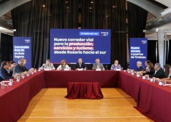 Perotti presentó un proyecto para el turismo y la producción de Rosario hacia el Sur