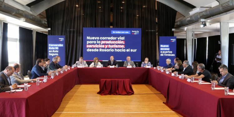 Perotti presentó un proyecto para el turismo y la producción de Rosario hacia el Sur