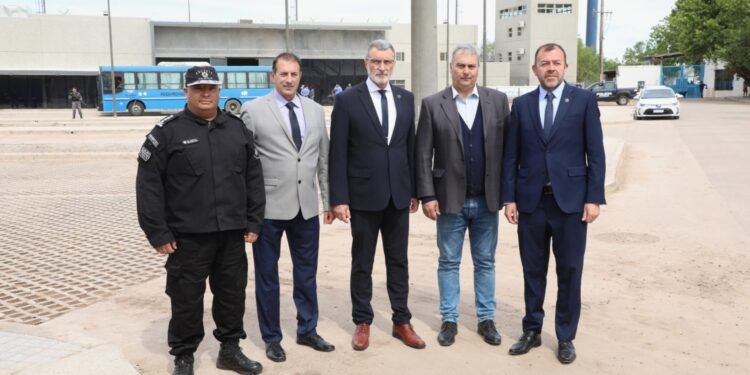 Provincia puso en funcionamiento a la nueva Alcaidía de Las Flores