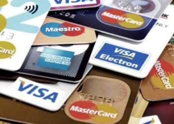 Los consumos con tarjeta superiores a US$ 300 por mes pagarán una percepción de 25%