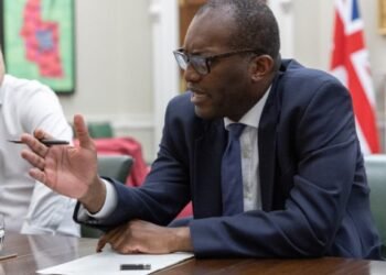 Liz Truss destituyó al ministro de Finanzas