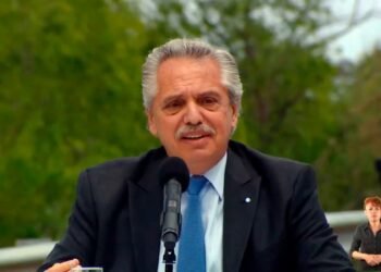 Alberto Fernández anunció un bono para los sectores más postergados