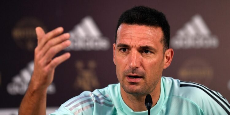 El consejo de Scaloni a sus dirigidos: «No vale la pena maquinarse antes del Mundial»