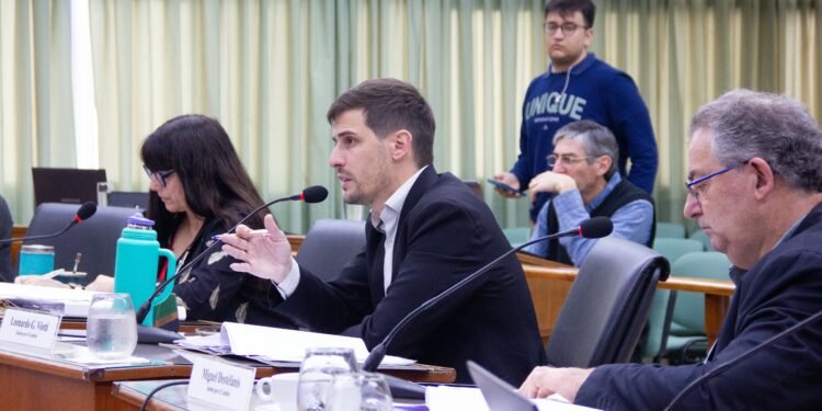 La oposición no quedó satisfecha con las respuestas de Lombardo