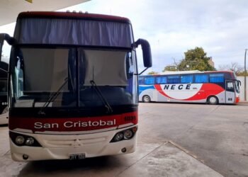 Hubo acuerdo y no habrá paro de micros interurbanos