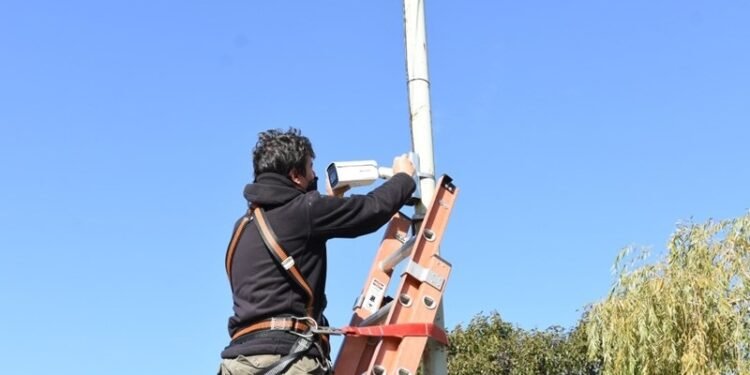 Instalan 42 nuevas cámaras de seguridad en distintos barrios