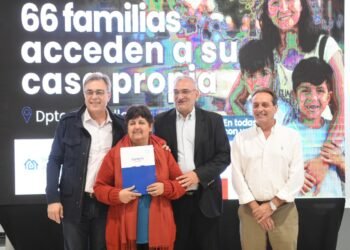 Familias rafaelinas y de la región recibieron las escrituras de sus viviendas