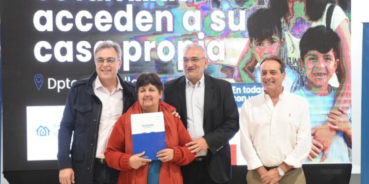 Familias rafaelinas y de la región recibieron las escrituras de sus viviendas