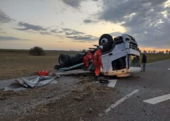 Volcó un camión en la Autovía 19, cerca de Angélica
