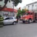 Susto en el centro: se prendió fuego un auto