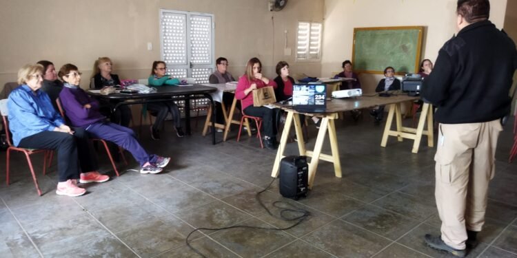 El taller de Memoria de barrio Italia se capacitó en Ojos en Alerta