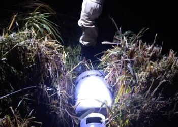 Robaron 7 garrafas desde una camioneta