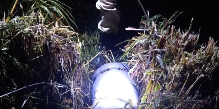 Robaron 7 garrafas desde una camioneta