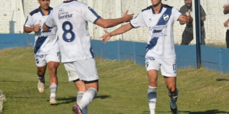 Regional: Goleó Ben Hur y ganó Ferro, líderes en sus zonas