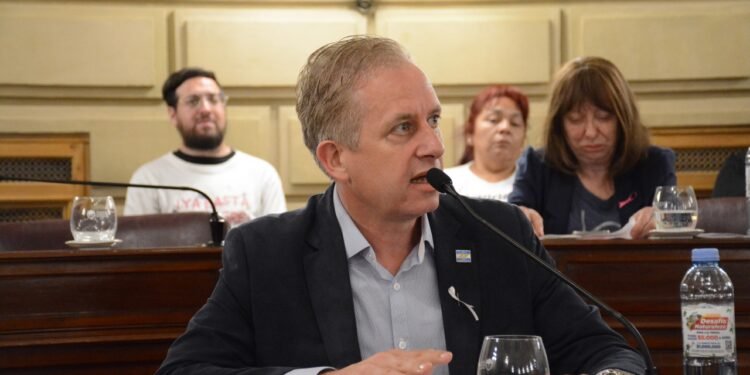 Rabbia presentó un proyecto de Ley para que todas las escuelas públicas adquieran su edificio propio