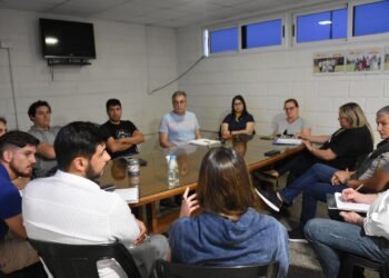 Castellano se reunió con vecinos del barrio Los Arces