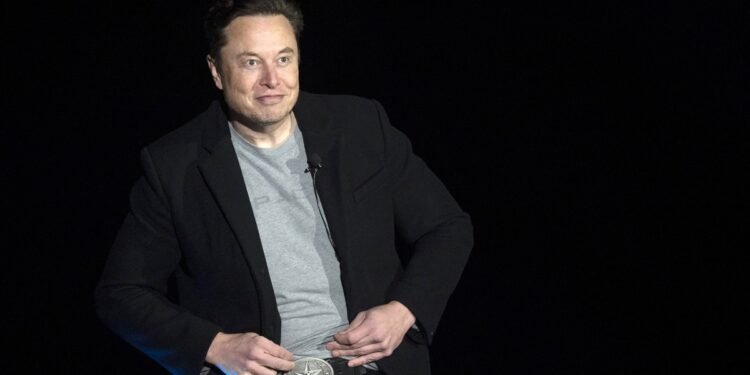 Elon Musk completó la compra de Twitter y despidió a los principales directivos