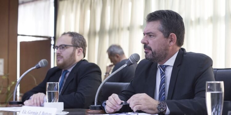 Gritos y tensión en el Concejo por la suspensión de una sesión en el DIAT