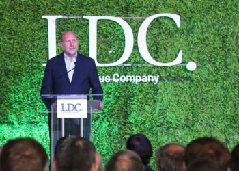 Perotti participó del 30° aniversario del Complejo Agroindustrial General Lagos-Dreyfus